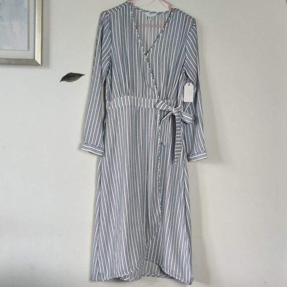 NWT Time and True Stripe Wrap Dress - Picture 7 of 8